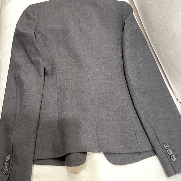 Theory Classic Grey Blazer - Size 2 - Picture 8 of 8
